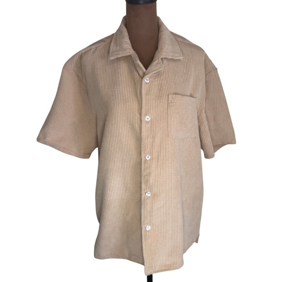 Massive Men's Corduroy Style Shirt M Beige Short Sleeve Button Up Pocket NWT - Picture 1 of 6